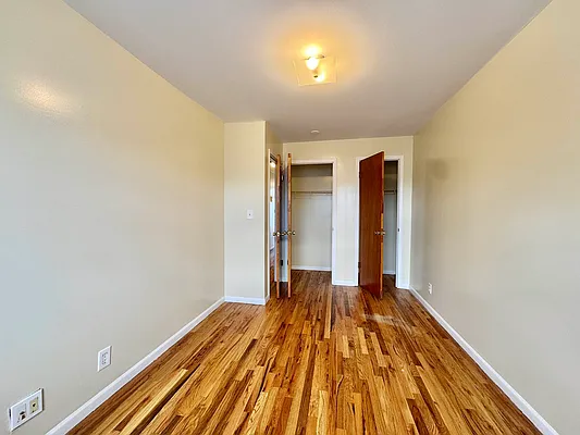 Rented by Astoria Realty | media 9