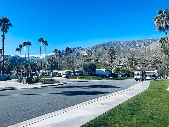 neighborhood view from outside complex