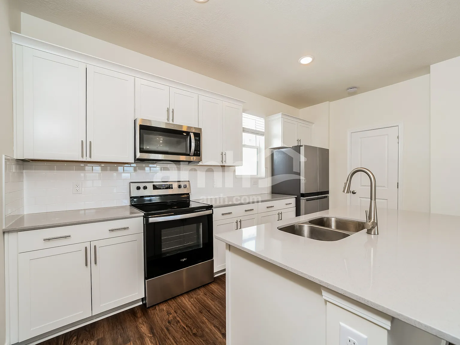 3 bed, 2.5 bath, 1587 sqft, $2,190 — Photo 3