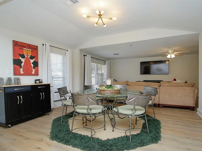1518 Sabine St — Photo 13