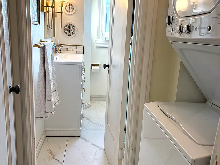 702 Ash St #900 — Photo 41