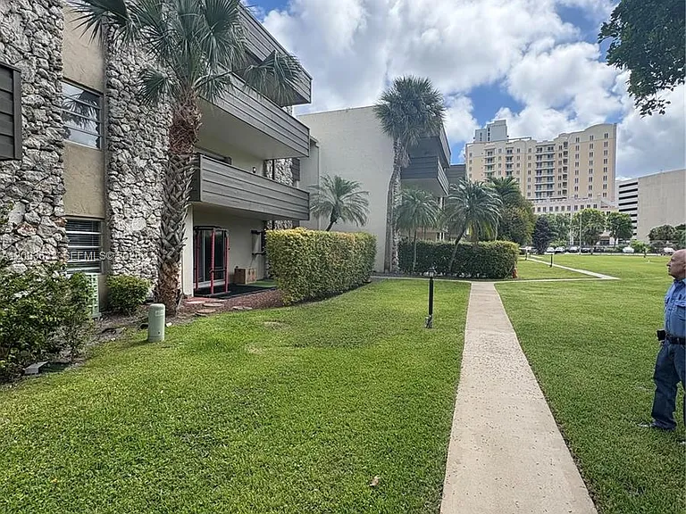 8335 SW 72nd Ave #108D — Photo 15