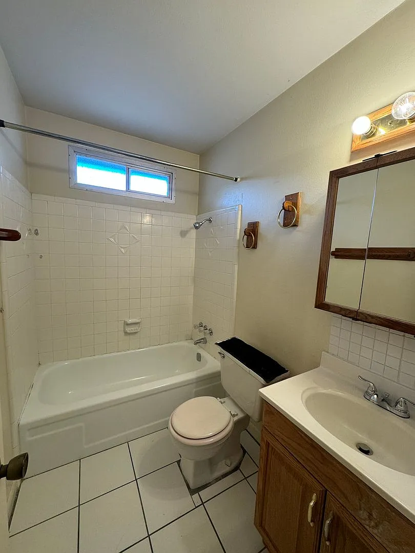 2 Bedroom In Tempe — Photo 3
