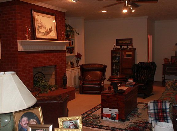3rd image of 1901 Woodland Ct