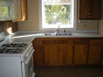 2nd image of 421 Granville Ave