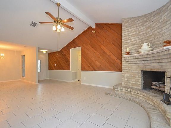 3rd image of 15726 Boulder Oaks Dr