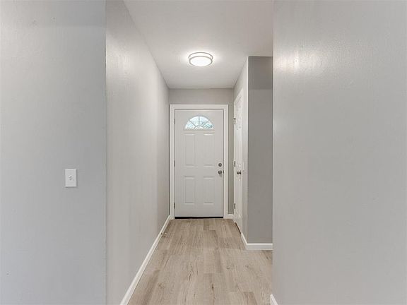 5th image of 114 Kelly Dr