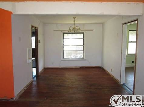 4th image of 220 Betty Jean St