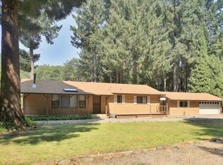 566 Fernwood Dr, Cave Junction, OR 97523