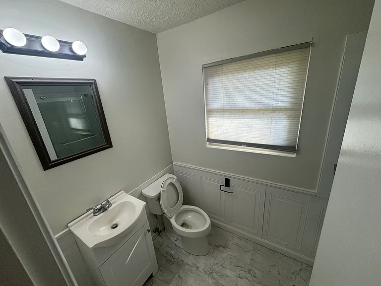 1581 Farmington Rd — Photo 6