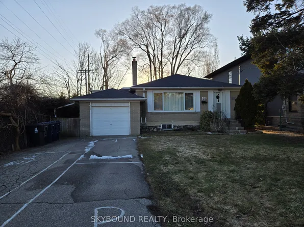 68 Monkton Ave, Toronto, ON M8Z 4N5
