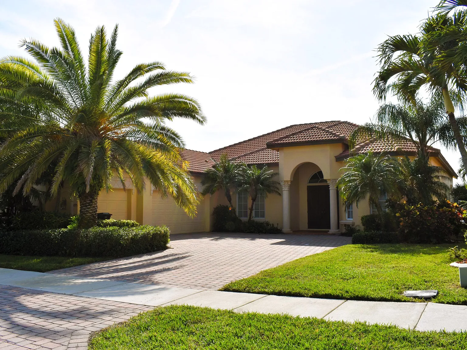 4 bed, 3.0 bath, 2898 sqft, $4,100 — Photo 2