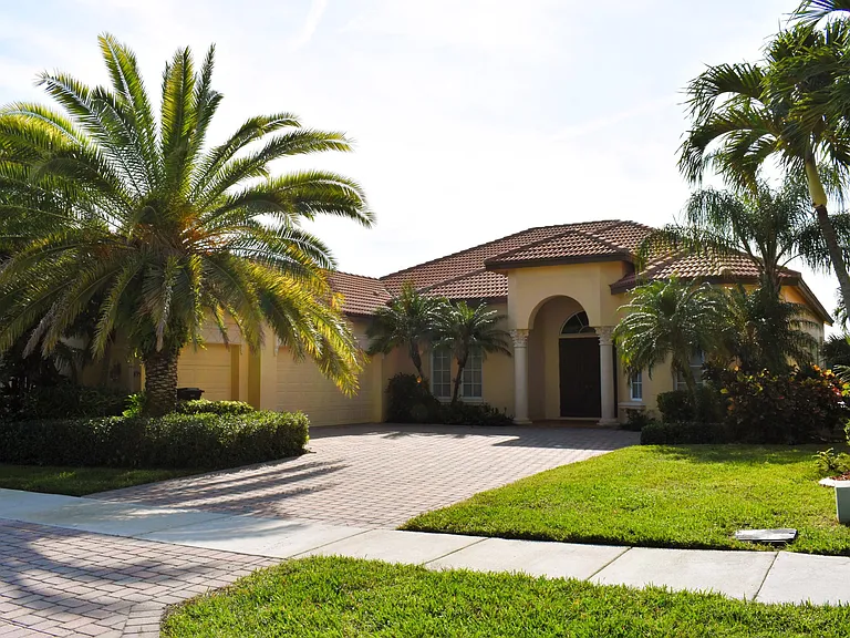 895 SW Grand Reserves Blvd — Photo 2