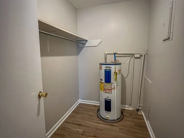 110 Medical Ct — Photo 24