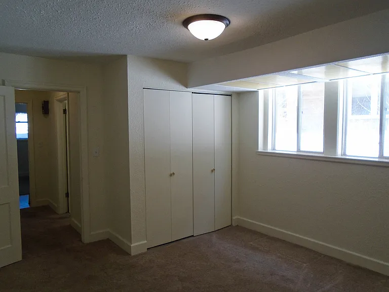 Town & Country Apts — Photo 5