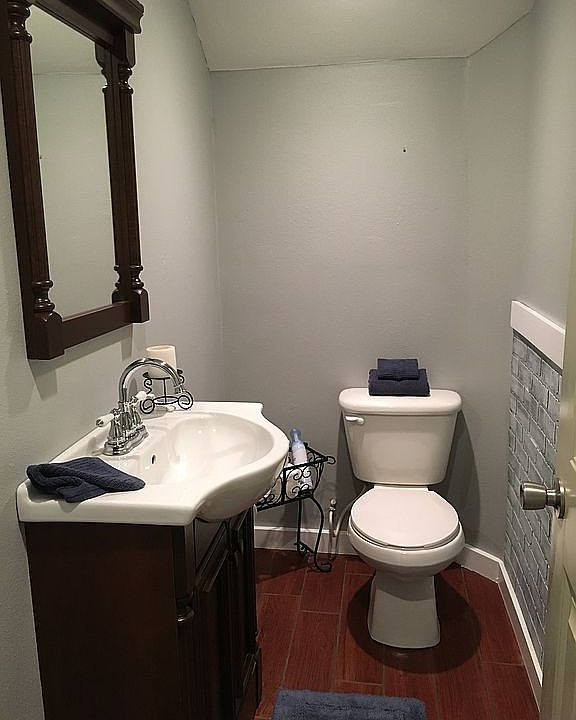 1st image of 10 Ashfield Ln