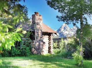 9795 N Main St, Kelly, WY 83011