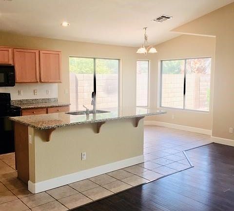 Fmaily Room to Kitchen & Bay