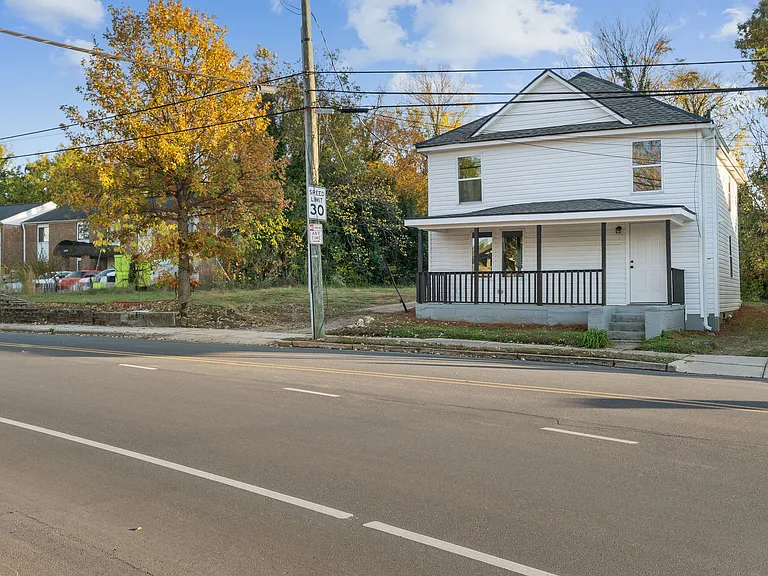 1310 Oakwood Ave — Photo 2