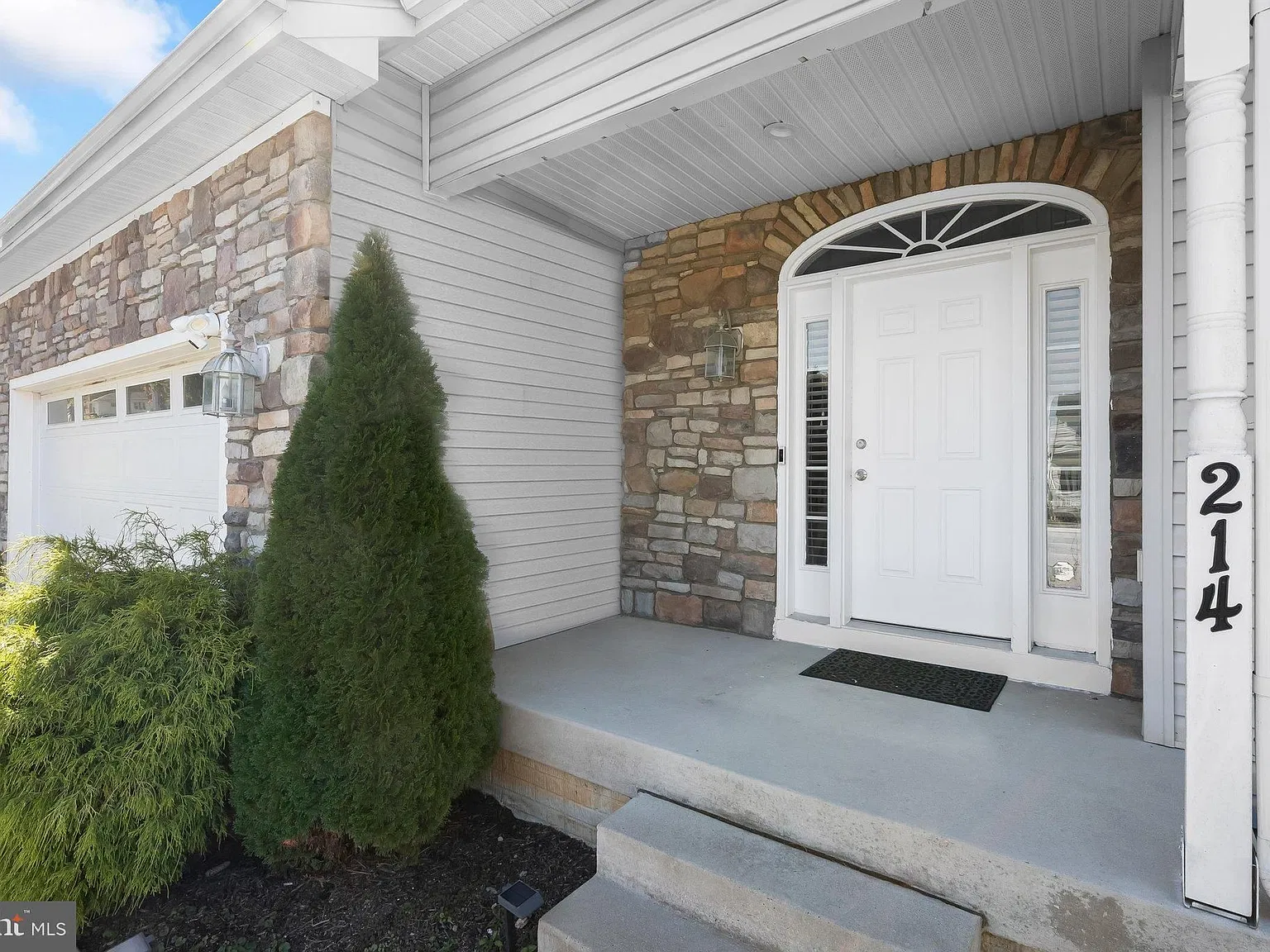4 bed, 3.5 bath, 3192 sqft, $3,500 — Photo 4