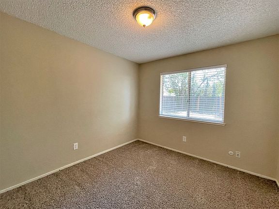 5th image of 3946 N Country Dr