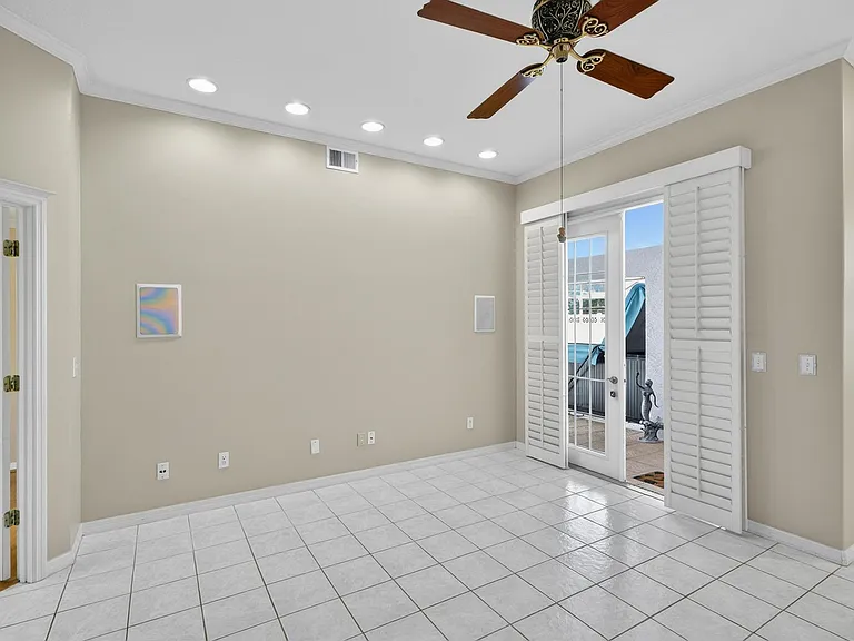 20 Woodford Ln — Photo 44