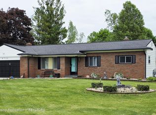 8713 Wintergreen St, Lansing, MI 48917