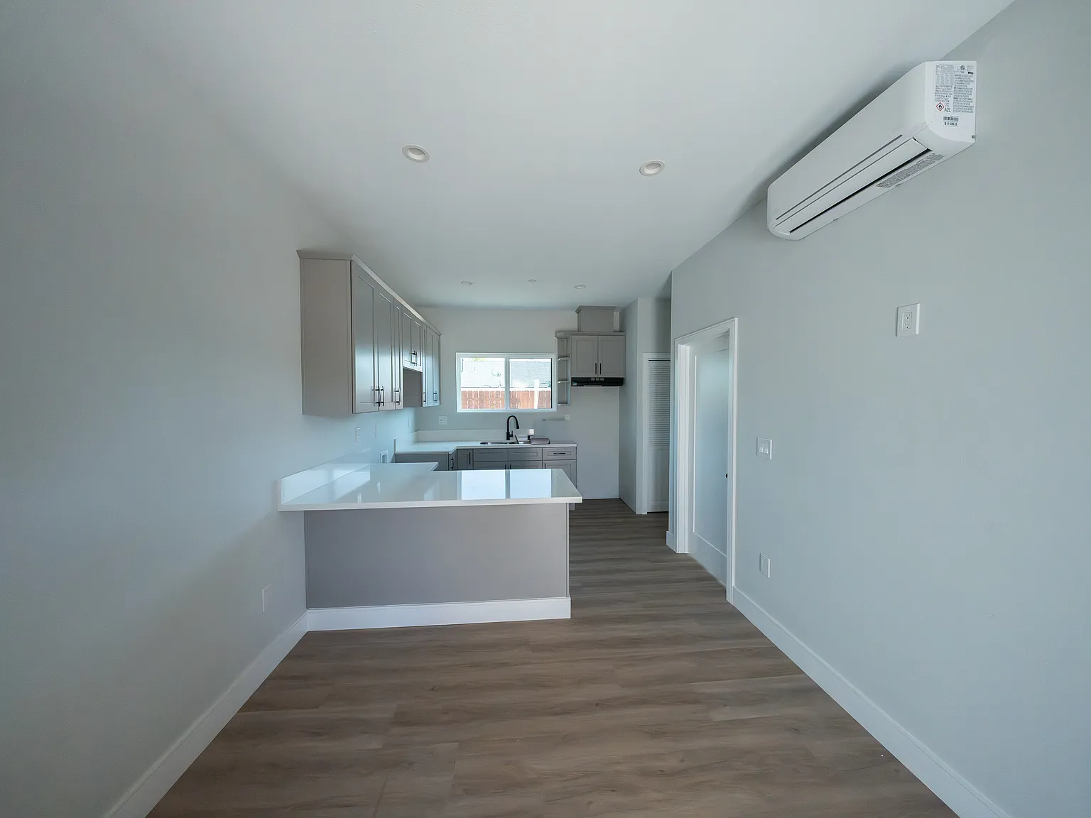 1 bed, 500 sqft, $1,999 — Photo 2