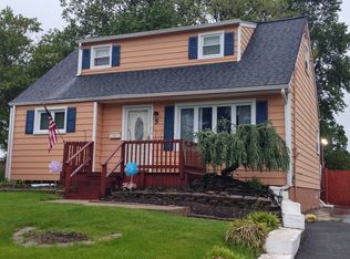 5 Kendall Rd, East Brunswick, NJ 08816