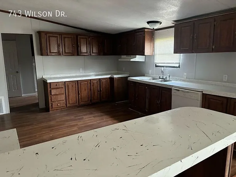 743 E Wilson Dr — Photo 9