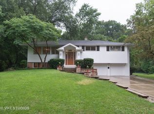 6 Maple Ln, Naperville, IL 60540