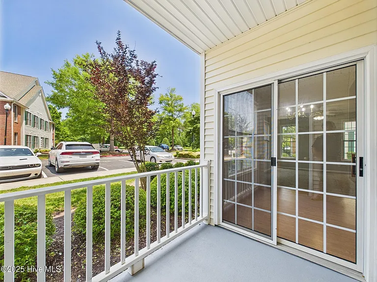 2111 Kudrow Ln — Photo 35