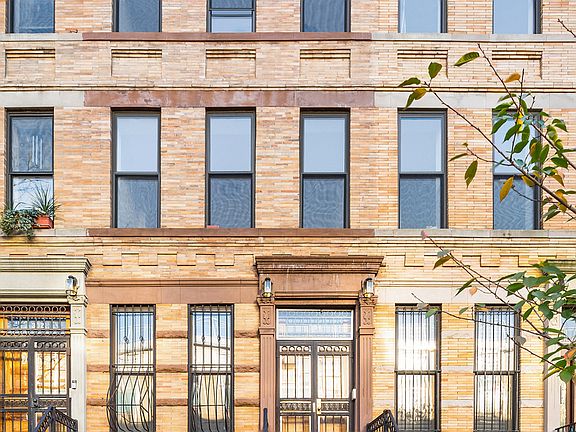 2nd image of 304 W 140th St