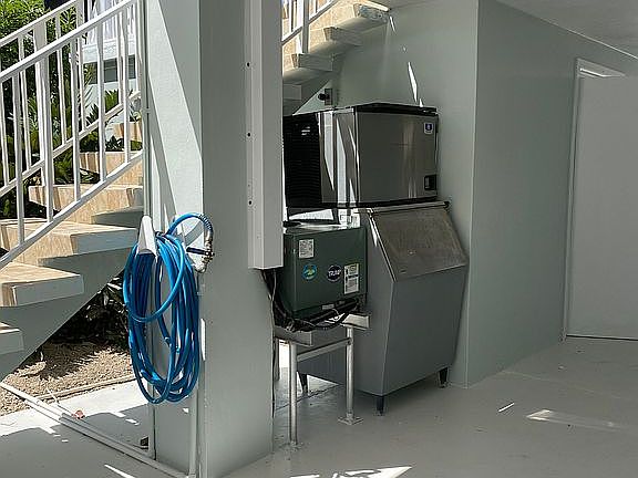 Commercial ice machine