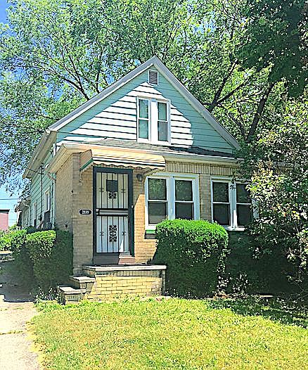 1st image of 2899 E 115th St