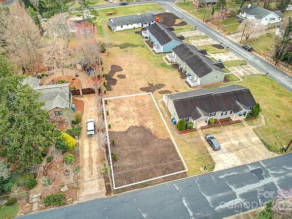2nd image of 618 1st Ave W