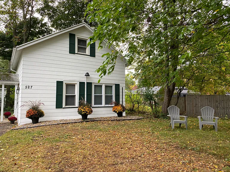 527 Stonewood Ave — Photo 3