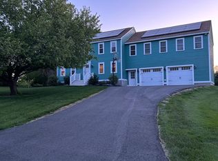 13 Lamington Hill Rd, Stratham, NH 03885