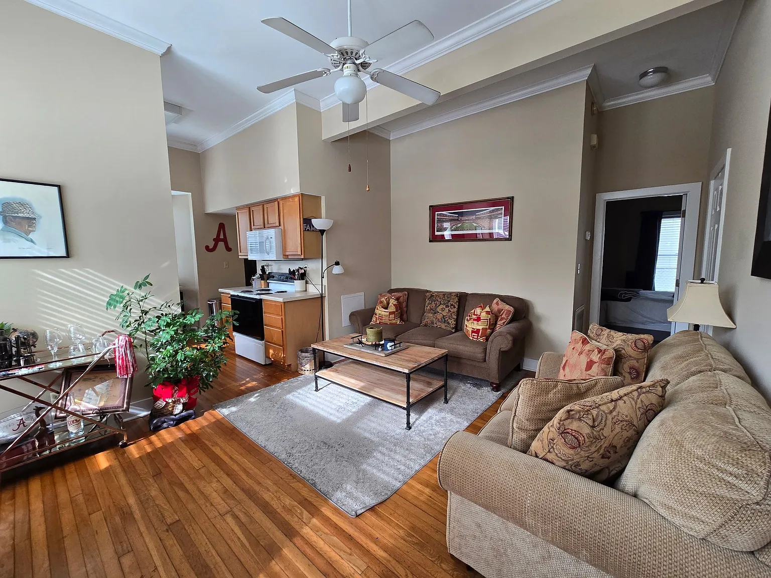 425 Caplewood Dr — Photo 3