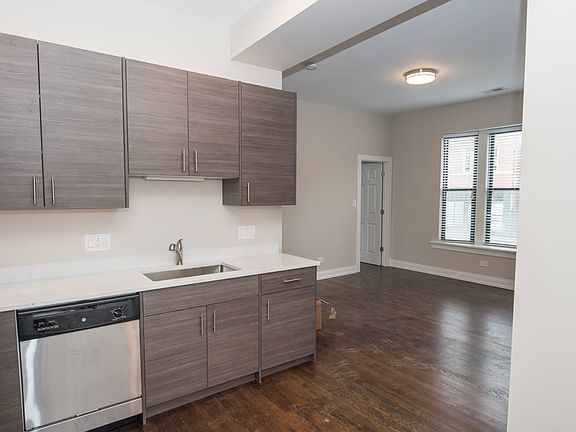 4th image of 2945 W Diversey Ave #W2