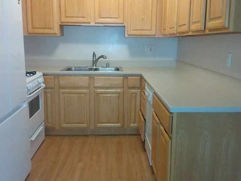 1433 Franklin St — Photo 9