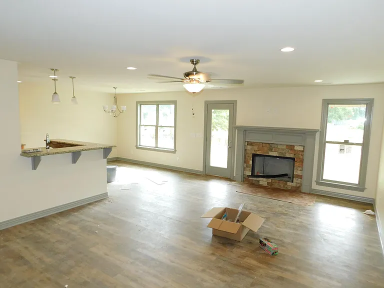 3306 N Hughmount Rd — Photo 2