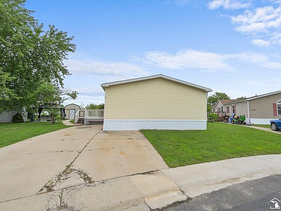 3rd image of 584 Pine Tree Ct