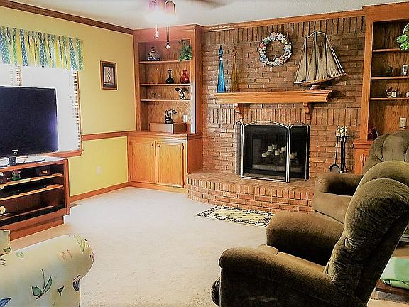 Family Room w/ Fireplace