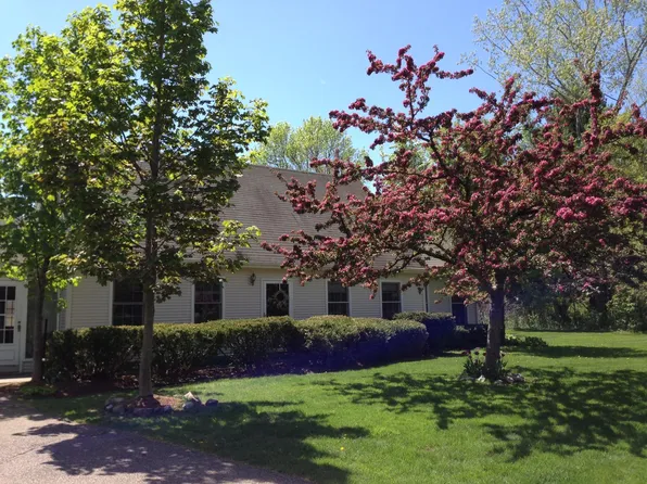 71 Bayview Ln, Charlotte, VT 05482