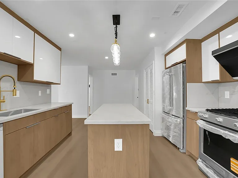 325 W Le Roy Ave — Photo 17