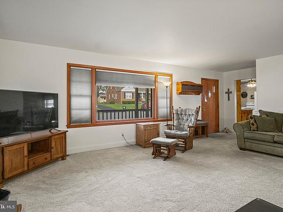 4th image of 28 Atlantic Dr