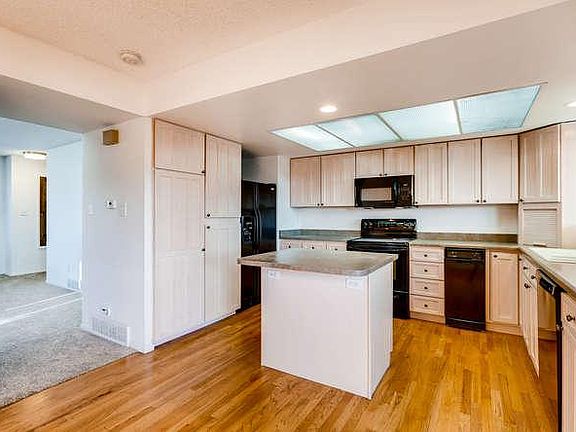 Sunlight kitchen with plenty of storage space!