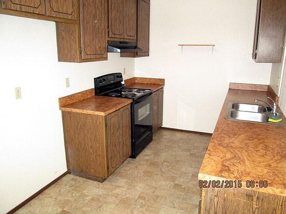 Kitchen w/DW, Disposer