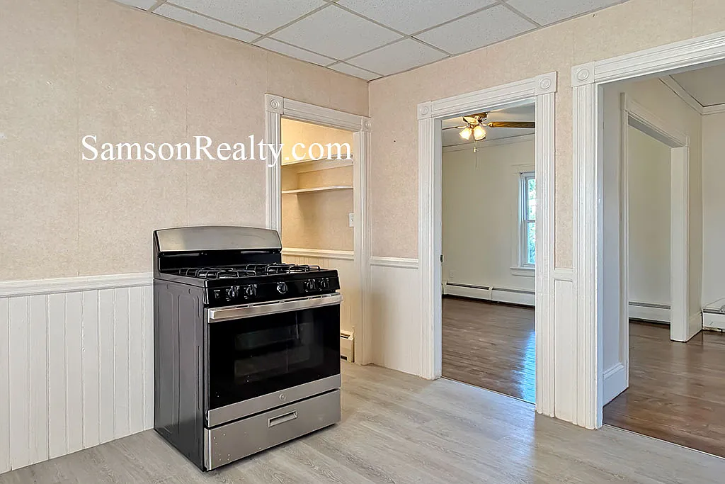 4 bed, 1344 sqft, $2,675 — Photo 2